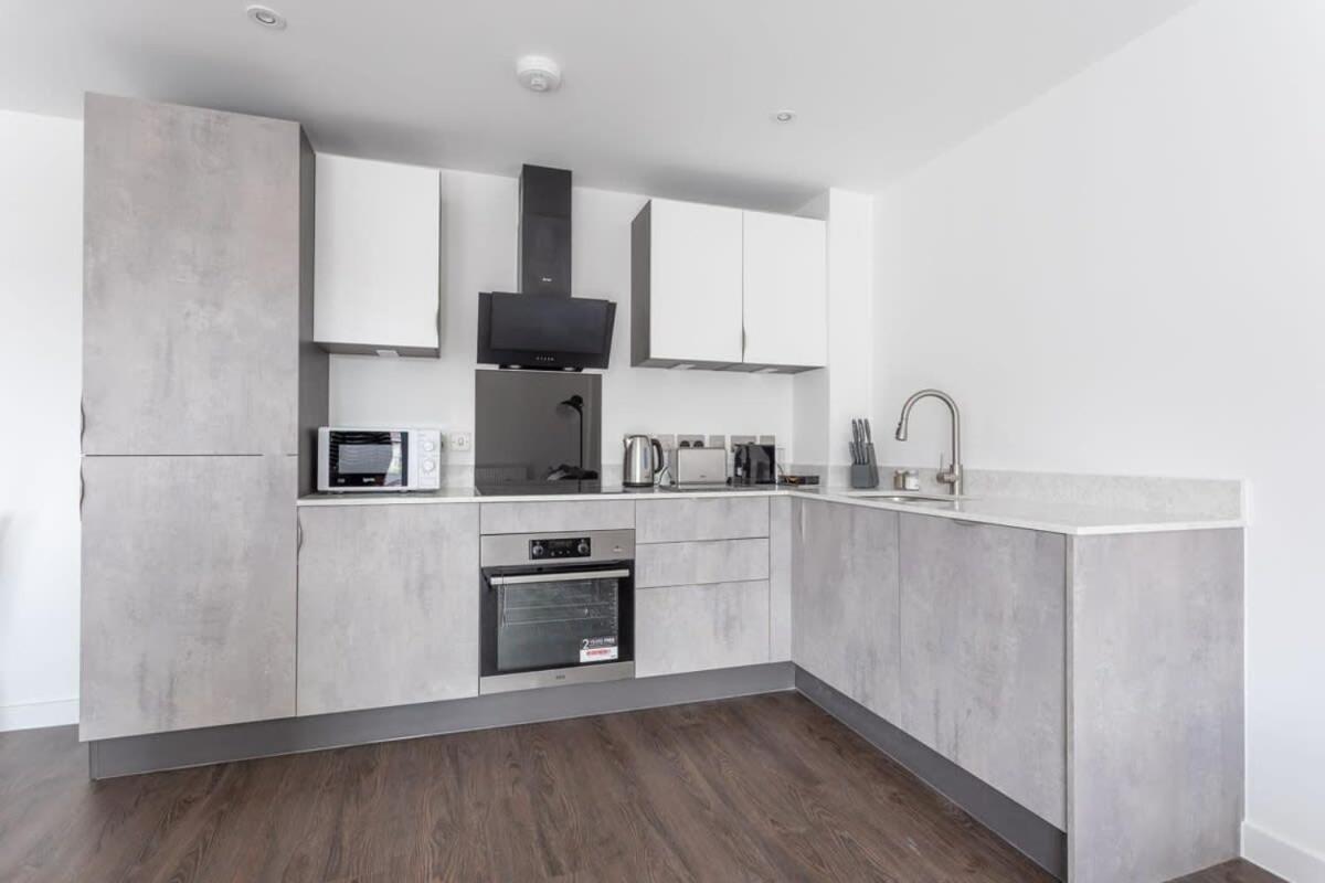 Stayzeni, Ouse Court Smart 2 Bed Flat Apartment *
