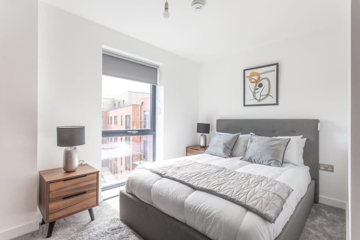 Stayzeni, Ouse Court Smart 2 Bed Flat Apartment *